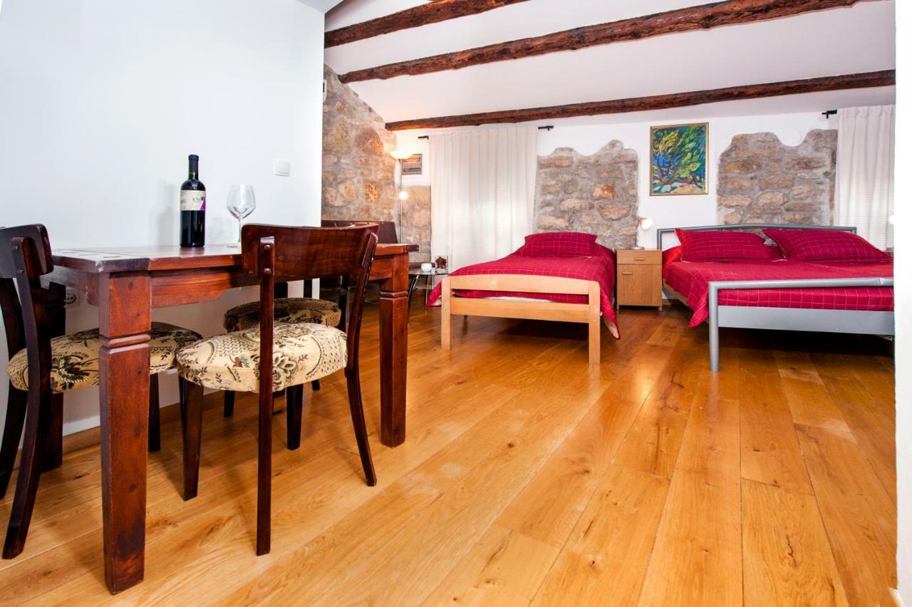 Studio Oscar IV With Terrace And Sea View Rovinj Exterior foto