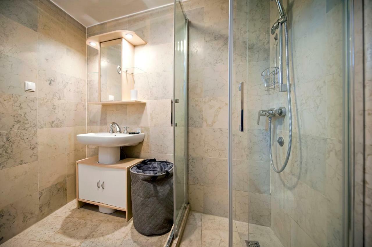 Studio Oscar IV With Terrace And Sea View Rovinj Exterior foto