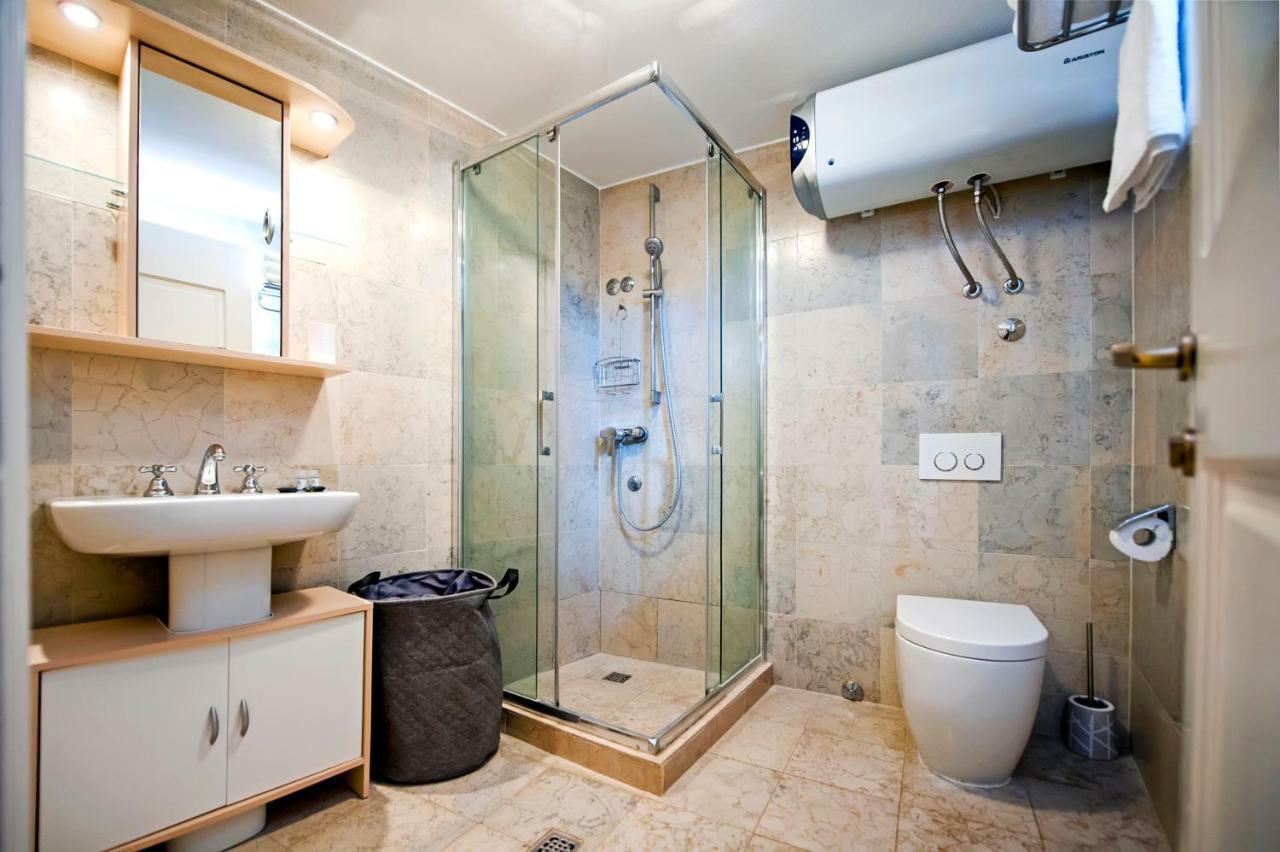 Studio Oscar IV With Terrace And Sea View Rovinj Exterior foto