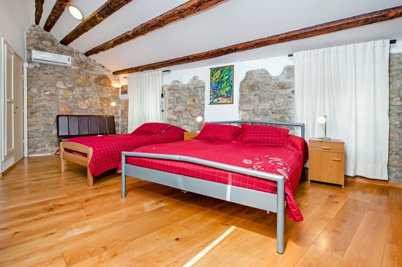 Studio Oscar IV With Terrace And Sea View Rovinj Exterior foto