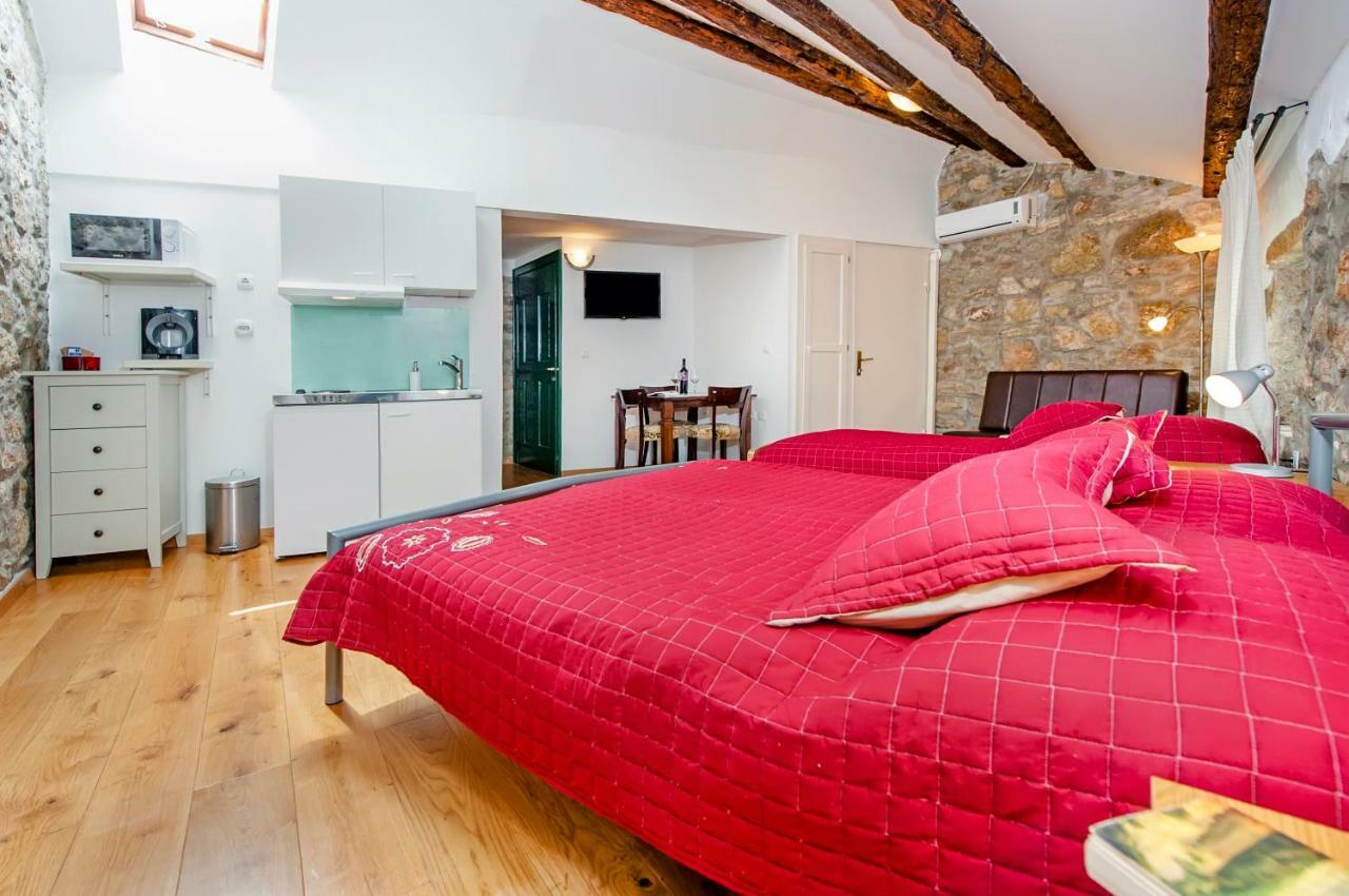 Studio Oscar IV With Terrace And Sea View Rovinj Exterior foto