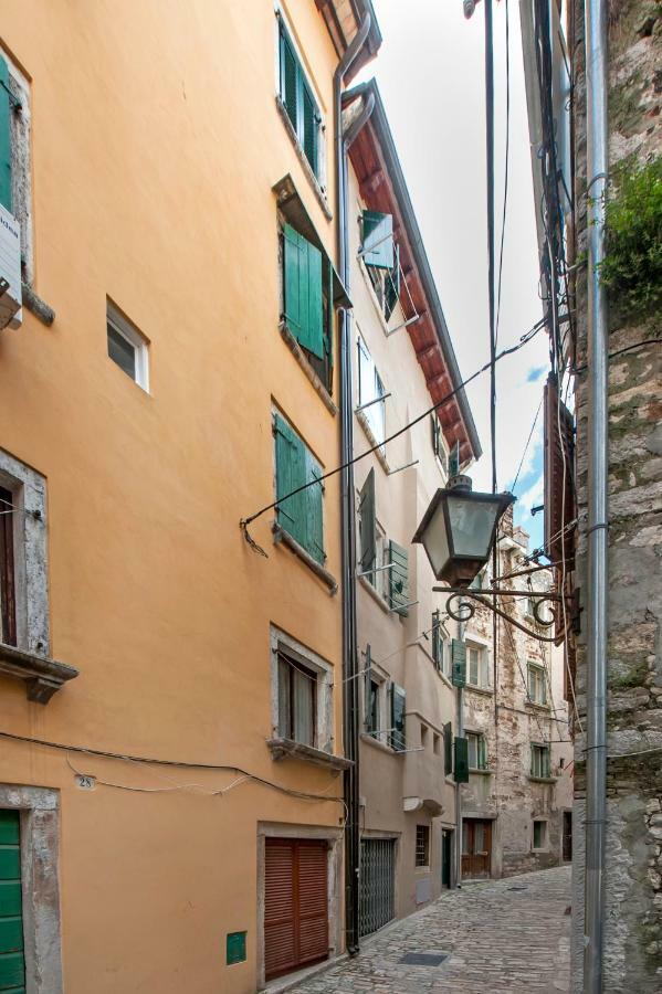 Studio Oscar IV With Terrace And Sea View Rovinj Exterior foto